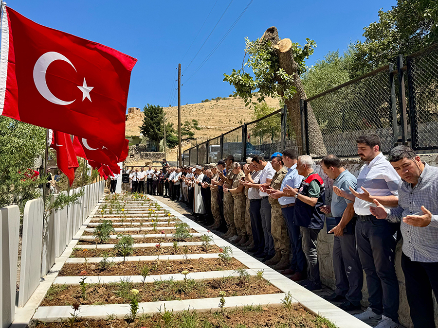 2025.06.20 Mardin'de 38 Yıl Önce Pkk'lı Teröristlerce Katledilen 30 Kişi Törenle Anıldı (3)