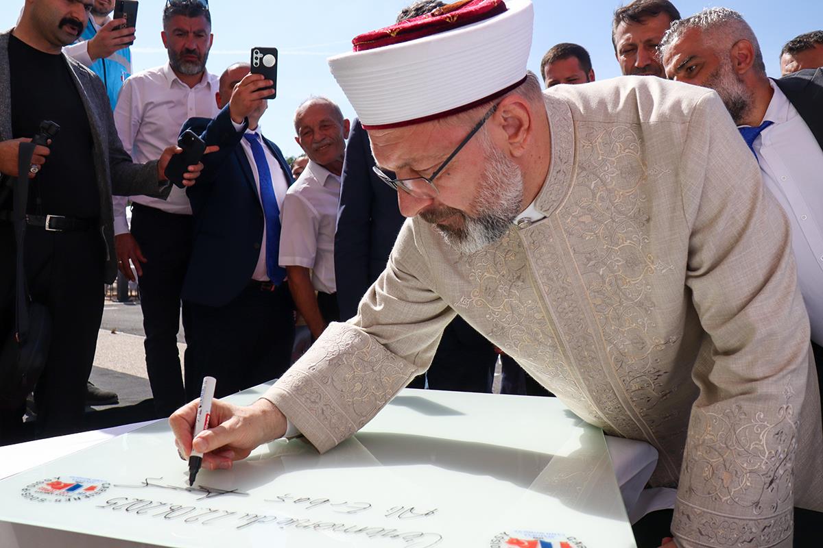 Başkan Erbaş Medeniyetin En Önemli Merkezi Camilerdir, Mescitlerdir (22)
