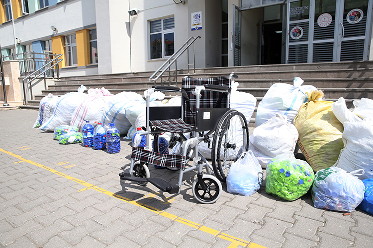 Kastamonu'da Ortaokul Öğrencileri Tekerlekli Sandalye Için 30 Torba Mavi Kapak Topladı 2