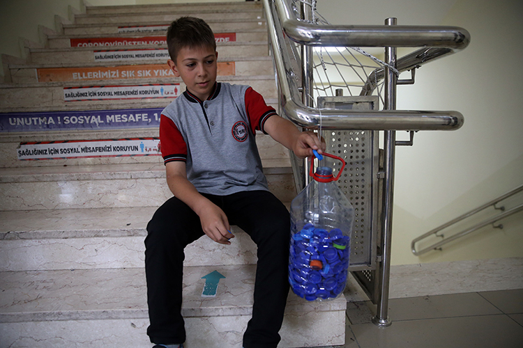 Kastamonu'da Ortaokul Öğrencileri Tekerlekli Sandalye Için 30 Torba Mavi Kapak Topladı 3