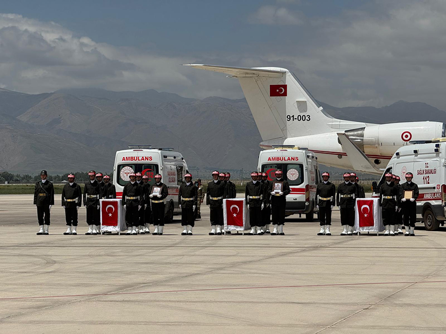 2025.07.07 Pençe Kilit Harekatı Bölgesinde Şehit Olan 6 Asker İçin Hakkari'de Tören Düzenlendi (1)
