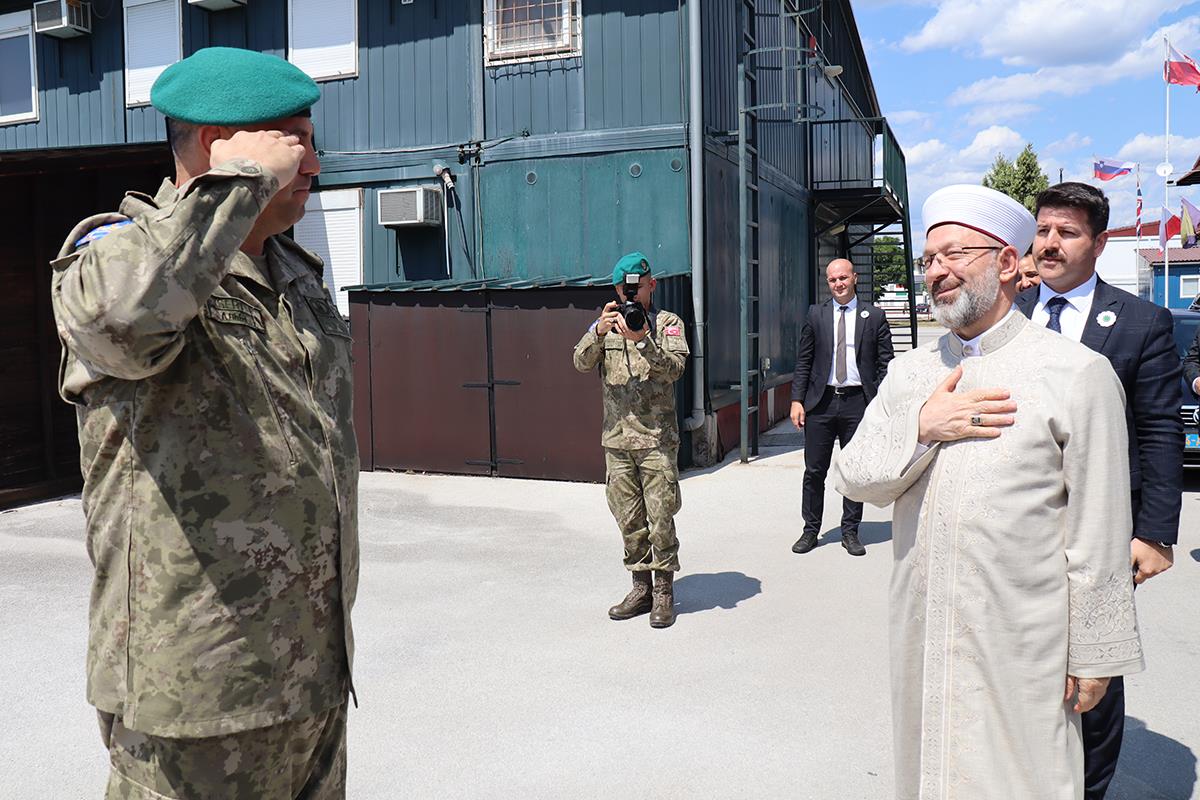 Başkan Erbaş, Bosna Hersek'te Eufor Türk Temsil Heyeti Başkanlığını Ziyaret Etti (1)
