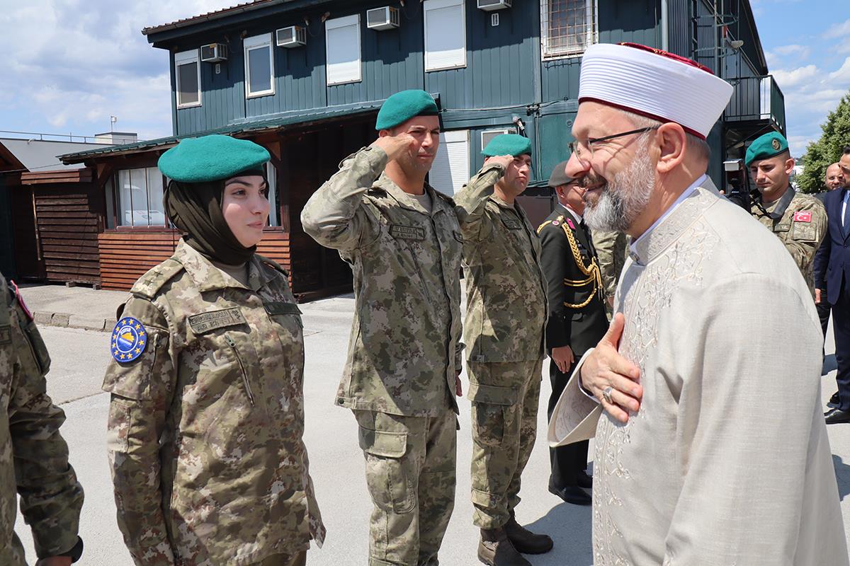 Başkan Erbaş, Bosna Hersek'te Eufor Türk Temsil Heyeti Başkanlığını Ziyaret Etti (2)