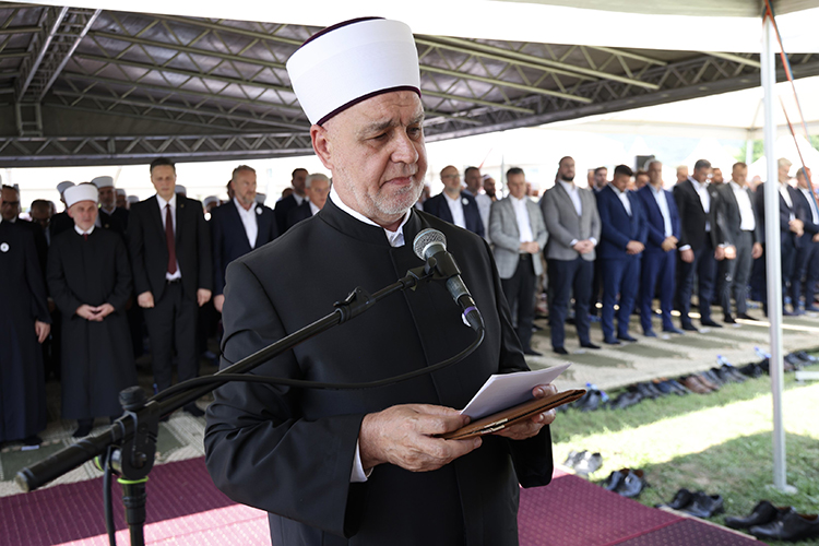 Bosna Hersek'teki Savaşta 33 Yıl Önce Öldürülen 7 Boşnak Sivilin Kalıntıları Prijedor'da Defnedildi 2