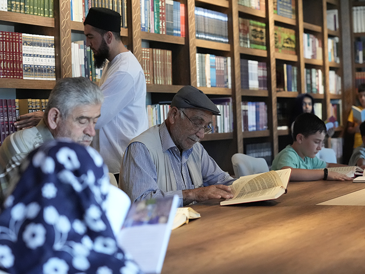 Diyarbakır'da Imamın Kurduğu Kütüphane 7'Den 70'E Kitapseverleri Ağırlıyor (7)