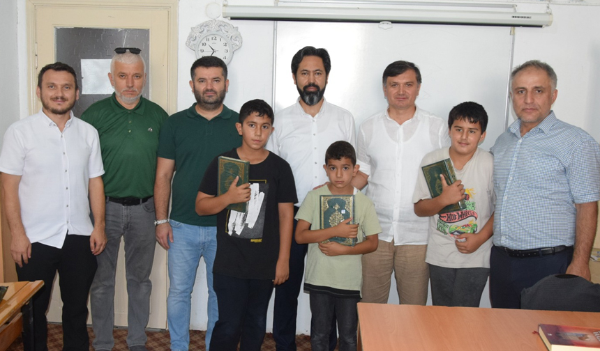 Espiye’de Öğrencilere Kur'an Hediyeleri Ulaştırıldı 1