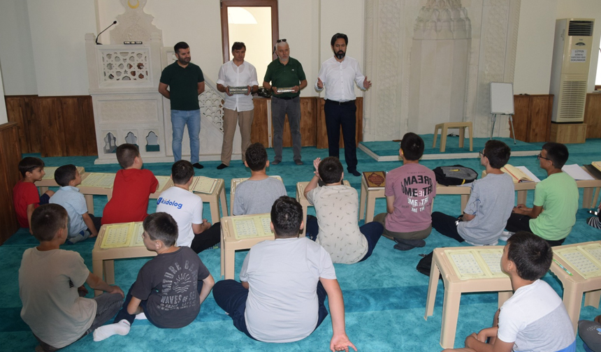 Espiye’de Öğrencilere Kur'an Hediyeleri Ulaştırıldı 2