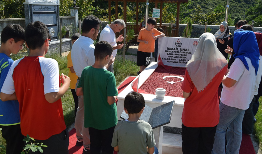 Öğrenciler 15 Temmuz Şehidini Rahmetle Andı 03