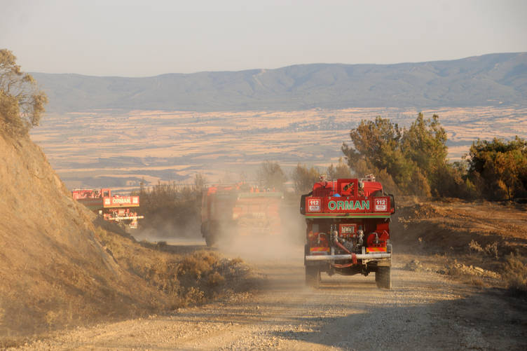 Ormanlık Alanlarda Çıkan Yangınlara Havadan Ve Karadan Müdahale Ediliyor 160