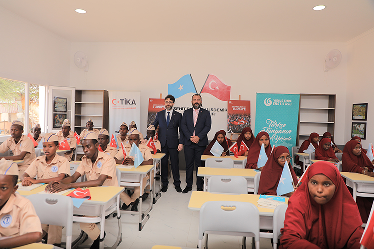 Ti̇ka, Somali'de Şehit Ömer Halisdemir Adına Türkçe Sınıfı Açtı (2)