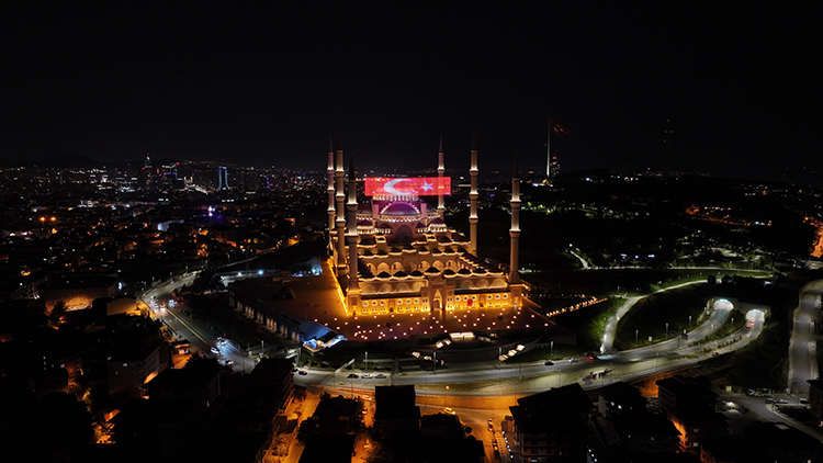 Türkiye Semalarında 00.13’Te Salalar Yeniden Yankılandı (2)