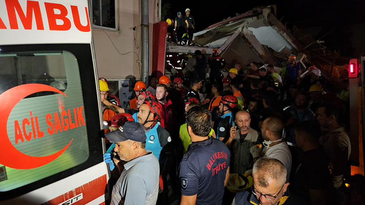Balıkesir'de 6,1 Büyüklüğünde Deprem 7