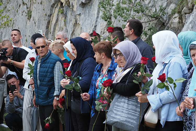 Bosna Hersek'teki Savaşta 33 Yıl Önce Kurşuna Dizilen 224 Sivil Dualarla Anıldı (1)