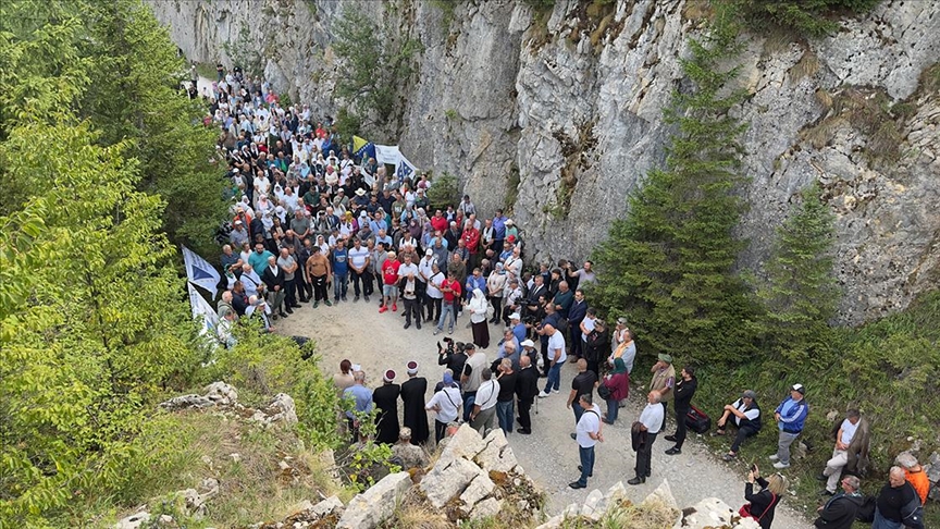 Bosna Hersek'teki Savaşta 33 Yıl Önce Kurşuna Dizilen 224 Sivil Törenle Anıldı
