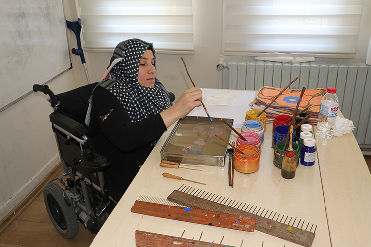 Sivas'ta Bedensel Engelliler Ebru Kursu Ile Hayata Tutunuyor (6)