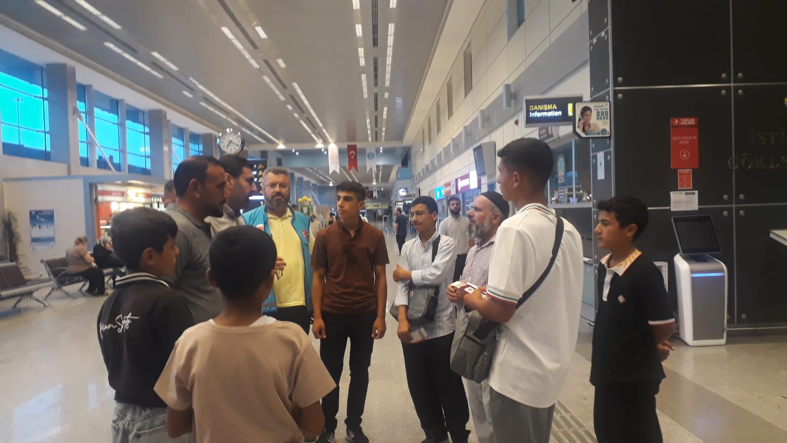 Umre Ödüllü Öğrenciler Uğurlandı1