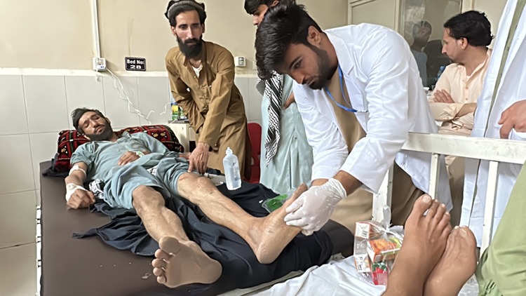 Afganistan'da Meydana Gelen 6 Büyüklüğündeki Depremde 800'Den Fazla Kişi Yaşamını Yitirdi (1)