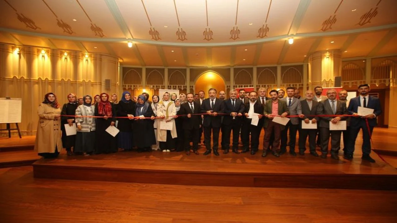 İstanbul’un Sanatkar Din Görevlileri Karma Sergisi Açıldı-2