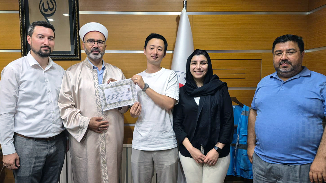 Koreli Changhwan Kim, Pendik’te Müslüman Oldu02