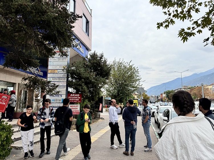 Kütahya'da 5,4 Büyüklüğünde Deprem Meydana Geldi (2)