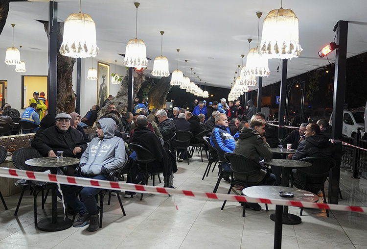 Depremin Merkez Üssü Sındırgı'da Sağanak Etkili Oluyor (2)