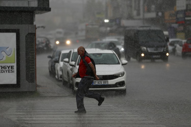 Muğla'da Sağanak Ve Fırtına Etkili Oluyor 2