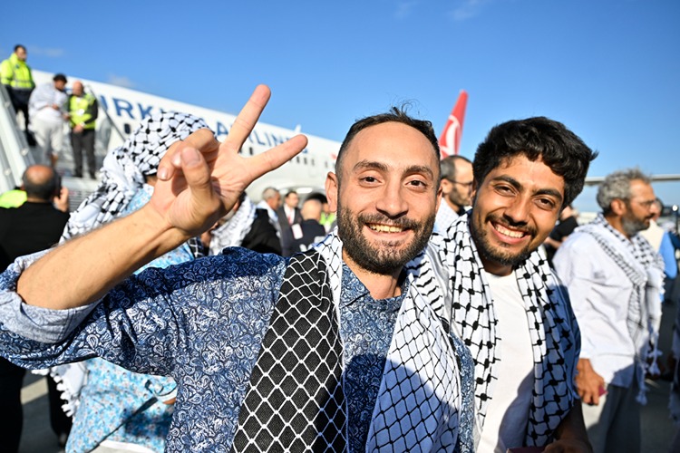 Sumud Filosu'ndaki Aktivistler İsrail'in Kendilerine Uyguladığı Şiddeti Anlattı (3)