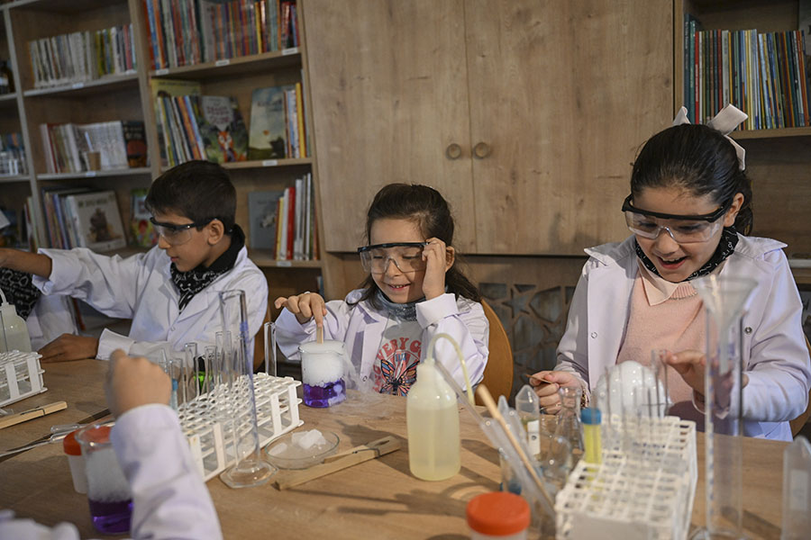 İstanbul’un manevi merkezlerinden Yahya Efendi Camii’nde ilmi gelenek çocuklarla yaşatılıyor