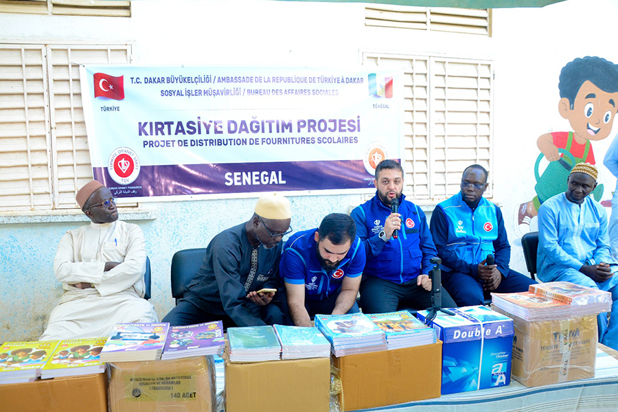 Türkiye Diyanet Vakfından Senegal’de öğrencilere eğitim desteği
