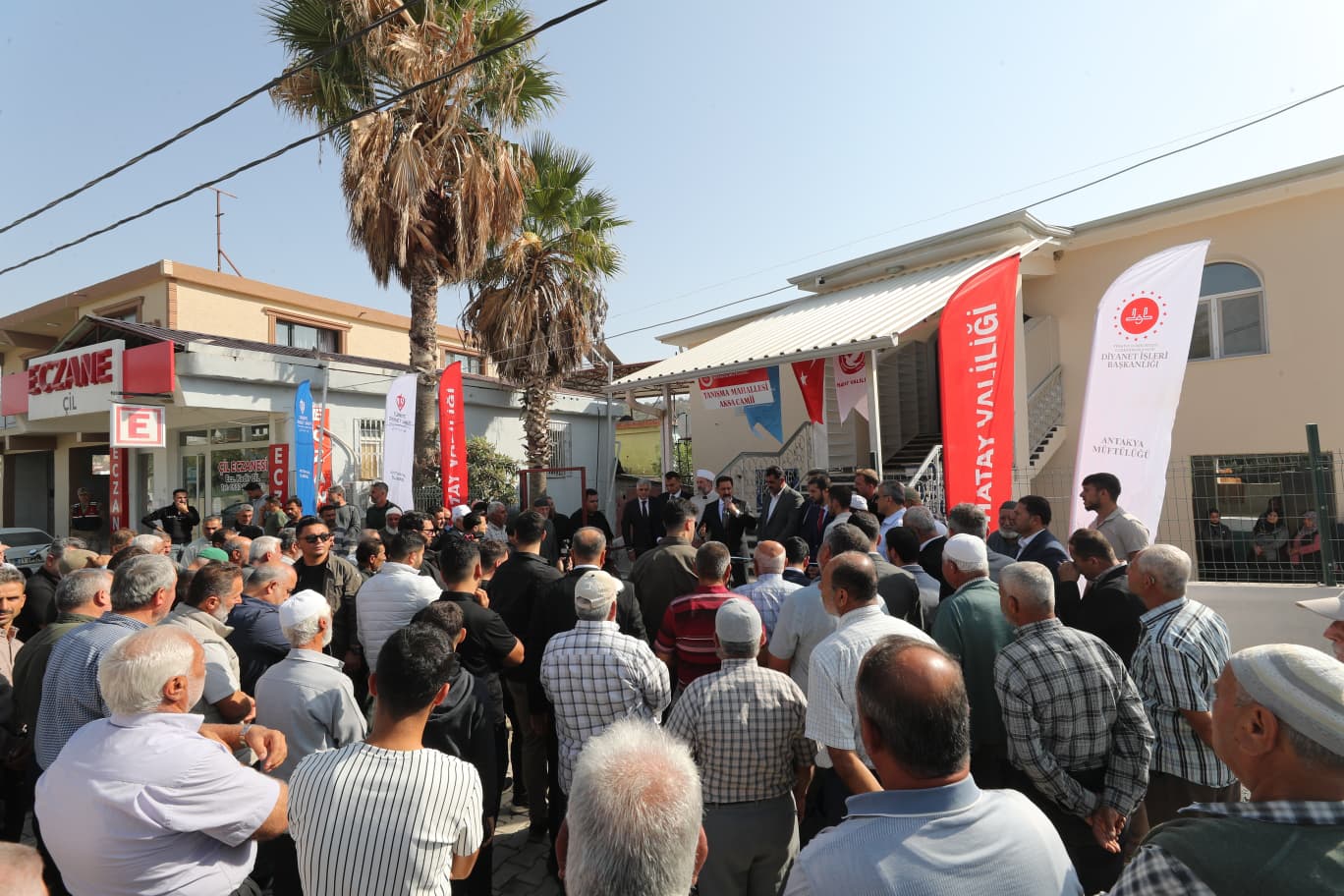 Depremin yıktığı kentte inşası tamamlanan 107’nci cami ibadete açıldı