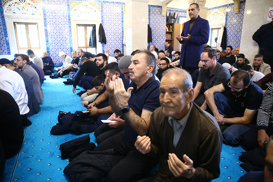 Gürcistan’da düşen uçakta şehit olan askerler için Bakü’de gıyabi cenaze namazı kılındı