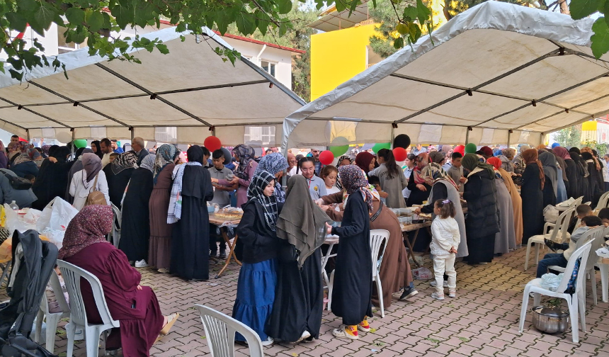 Osmaniye’de Gazze yararına “Hayır Çarşıları” kuruldu