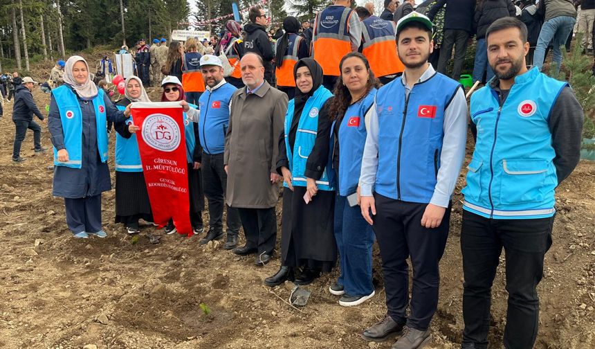 Bolat Toprak Fidanla, Dünya Merhametle Yeşerir 3