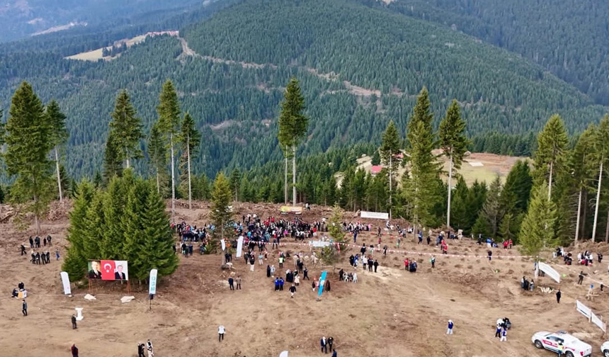 Bolat Toprak Fidanla, Dünya Merhametle Yeşerir 5