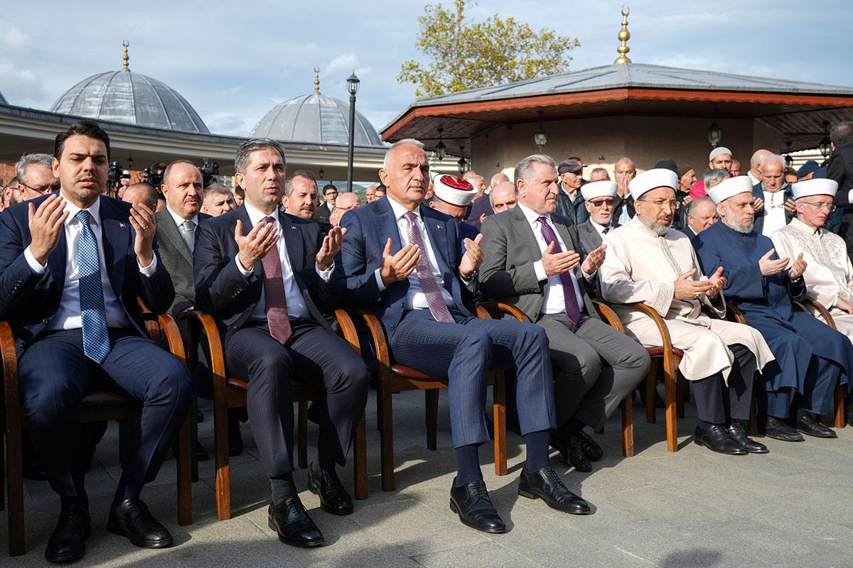 Bulgaristan Kırcaali Yeni Camii dualarla ibadete açıldı