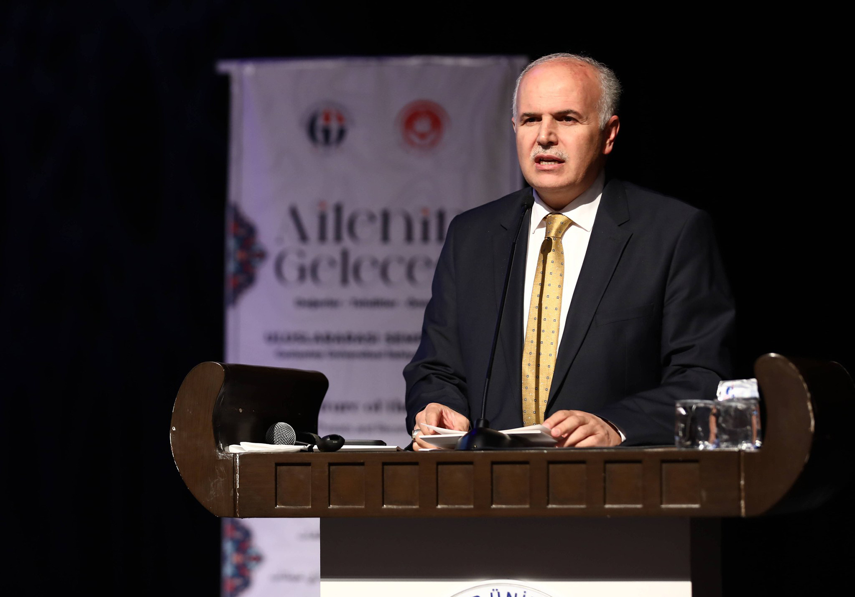 Dr. Hazırlar: Hiçbir kurum ailenin yerini alamaz