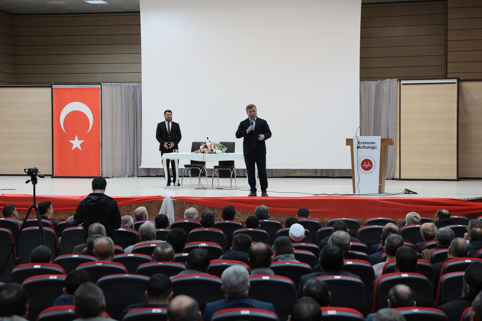 Erzincan Valisi Aydoğdu: Mahallenin manevi mimarısınız