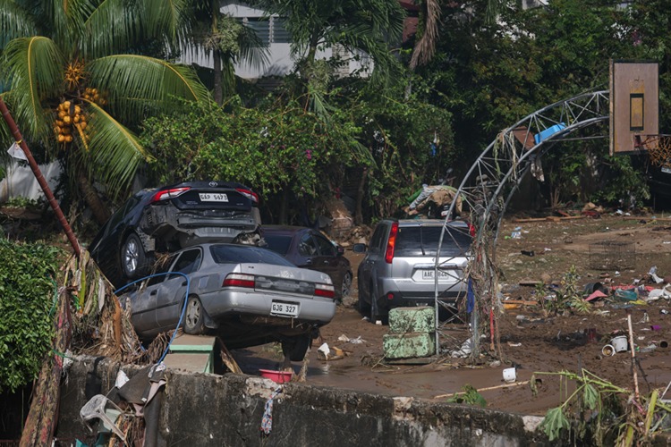 Filipinler'de Kalmaegi Tayfunu'nda Ölenlerin Sayısı 114'E Yükseldi 2