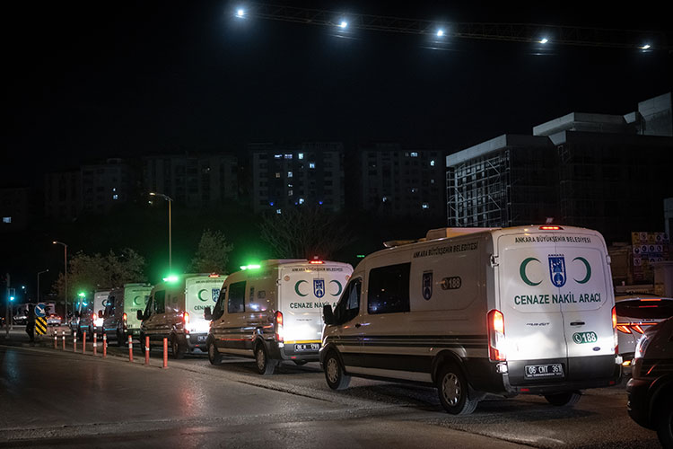 Gürcistan'da Düşen Uçakta Şehit Olan Askerlerin Naaşlarının Adli Tıptaki Işlemleri Tamamlandı (1)