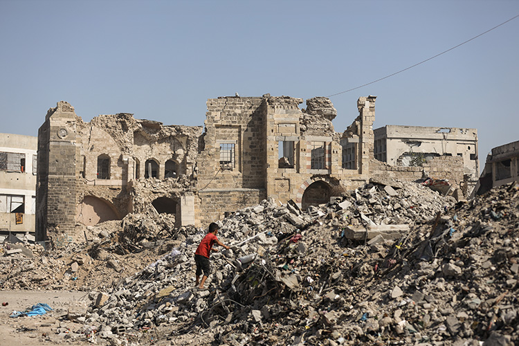 İşgalci Saldırıları, Gazze'de Yaklaşık 1400 Yıllık Büyük Ömeri Camiini 'Yıkıntıya' Çevirdi (1)