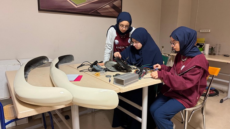 Kız Öğrenciler, Geliştirdikleri Projelerle Imam Hatip Geleneğini Teknolojiyle Buluşturuyor 3
