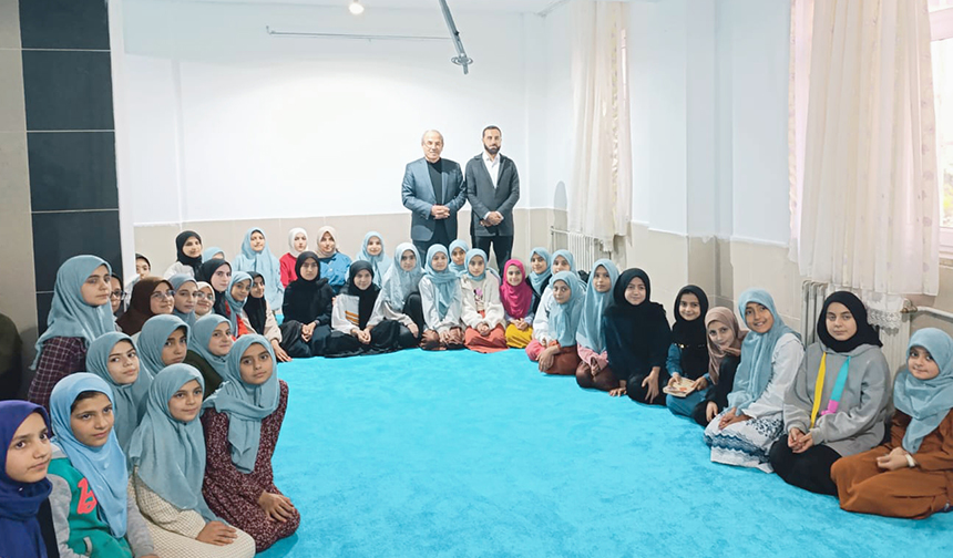 Kozluk Kur’an kurslarında okur yazar buluşması