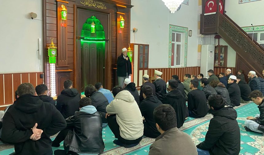 Serpile Hatun Camii’nde %22Sabah Namazı Gençlik Buluşması%22 2