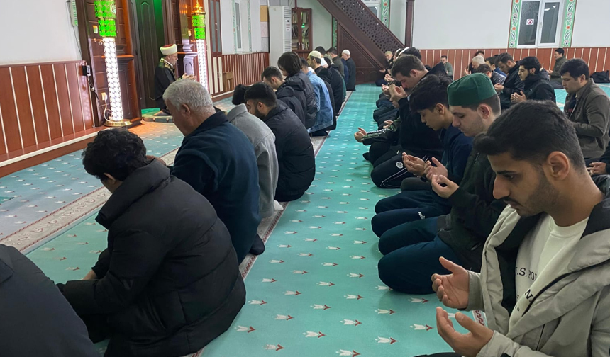 Serpile Hatun Camii’nde %22Sabah Namazı Gençlik Buluşması%22 4