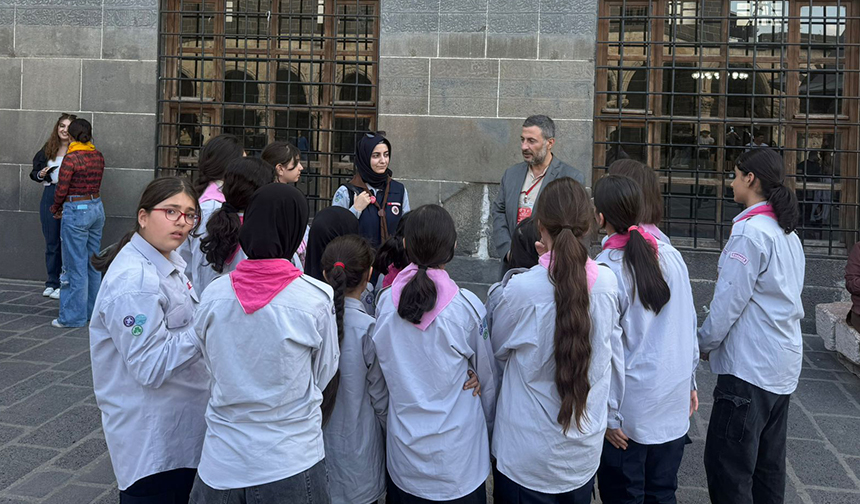 Sur’da öğrencilere camilerde değerler eğitimi