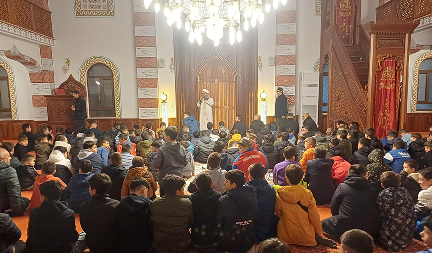 Havran’da gençler camide buluştu