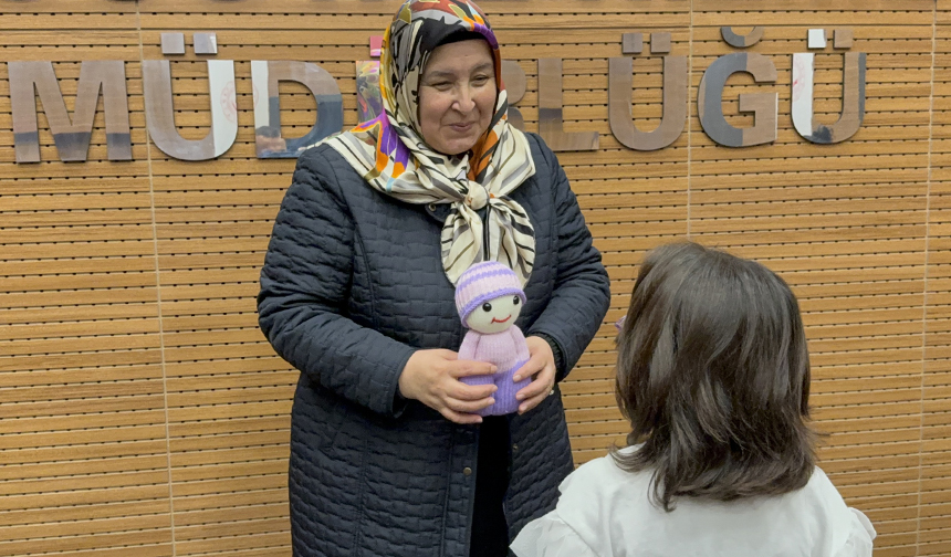 Bebekleriyle Çocukları Sevindiriyor 22