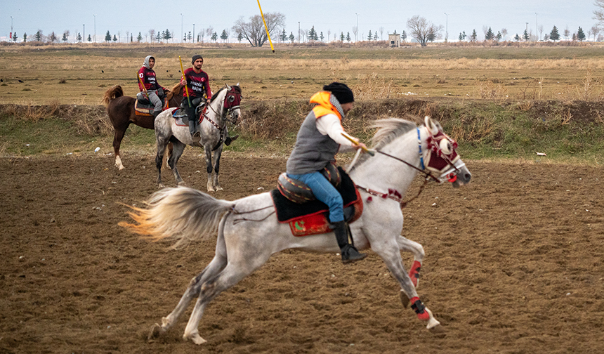 Erzurum’da cirit geleneği kuşaktan kuşağa yaşatılıyor