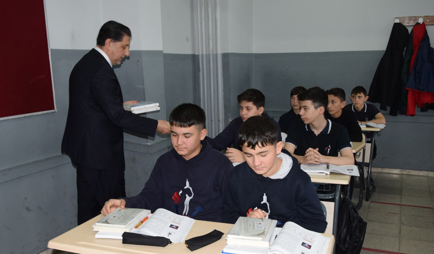 Espiye'de Öğrencilere Kur'an Hediye Edildi 2