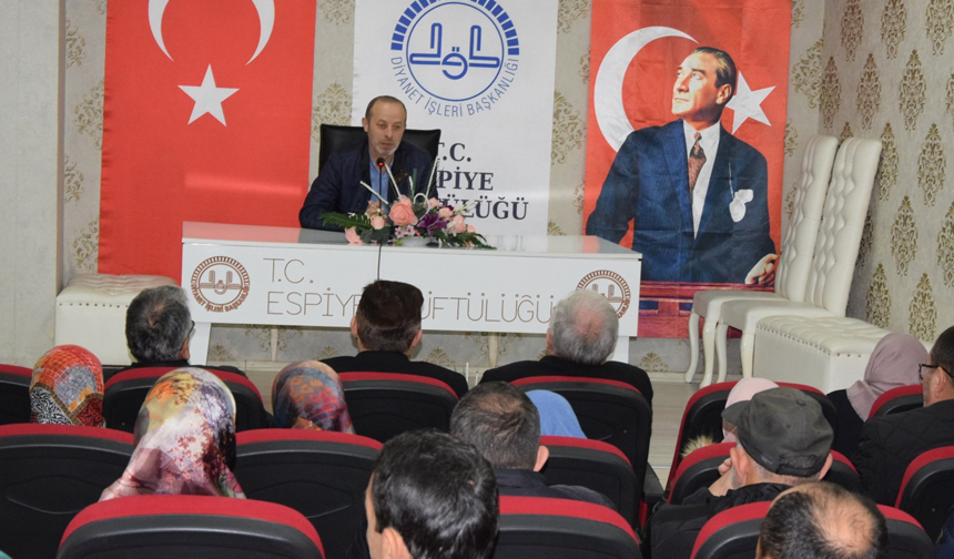 Espiye’de Umrecilere Seminer Düzenlendi 3